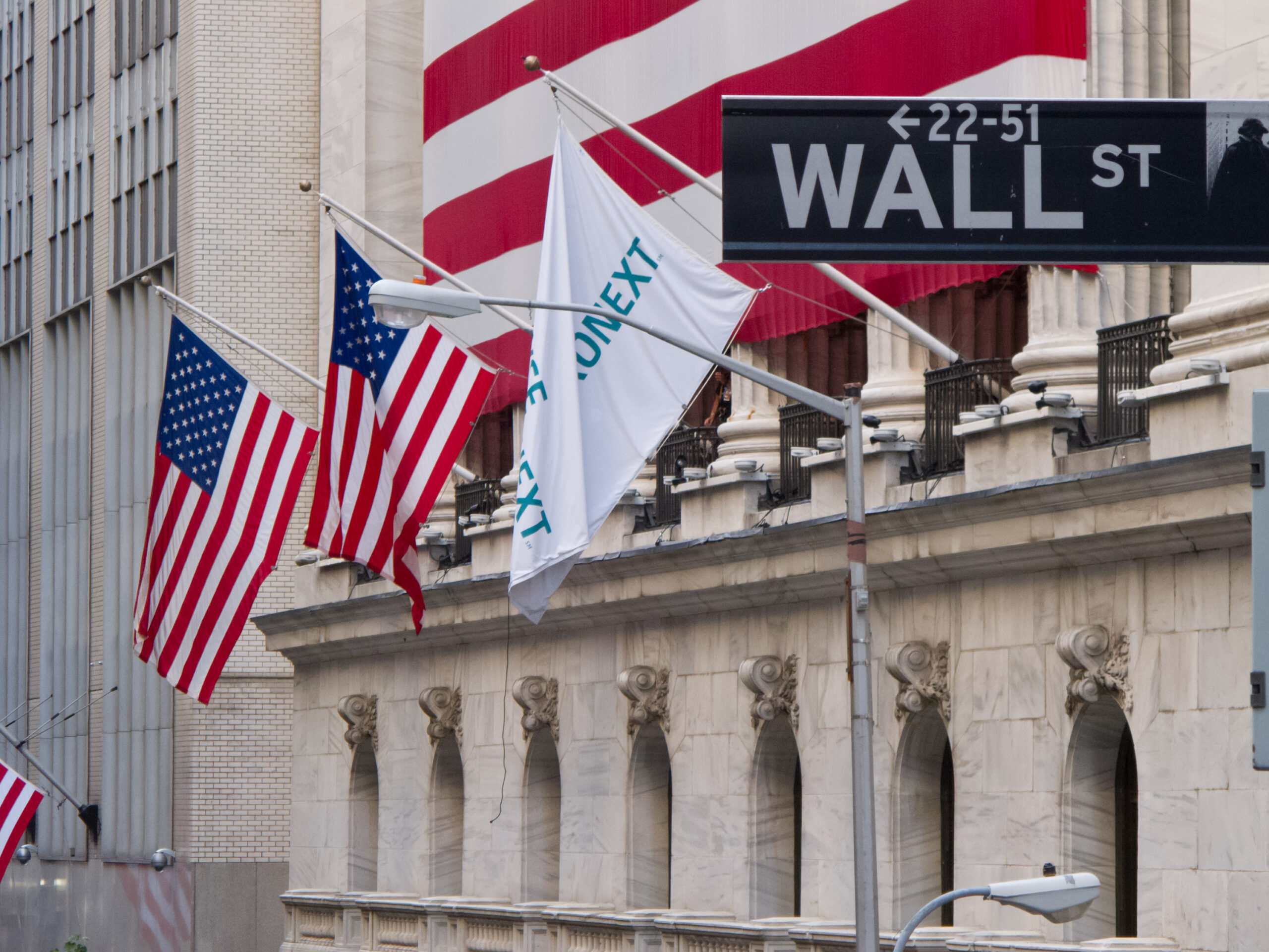 Wall Street cae por la tensión con Irán y la Fed dividida